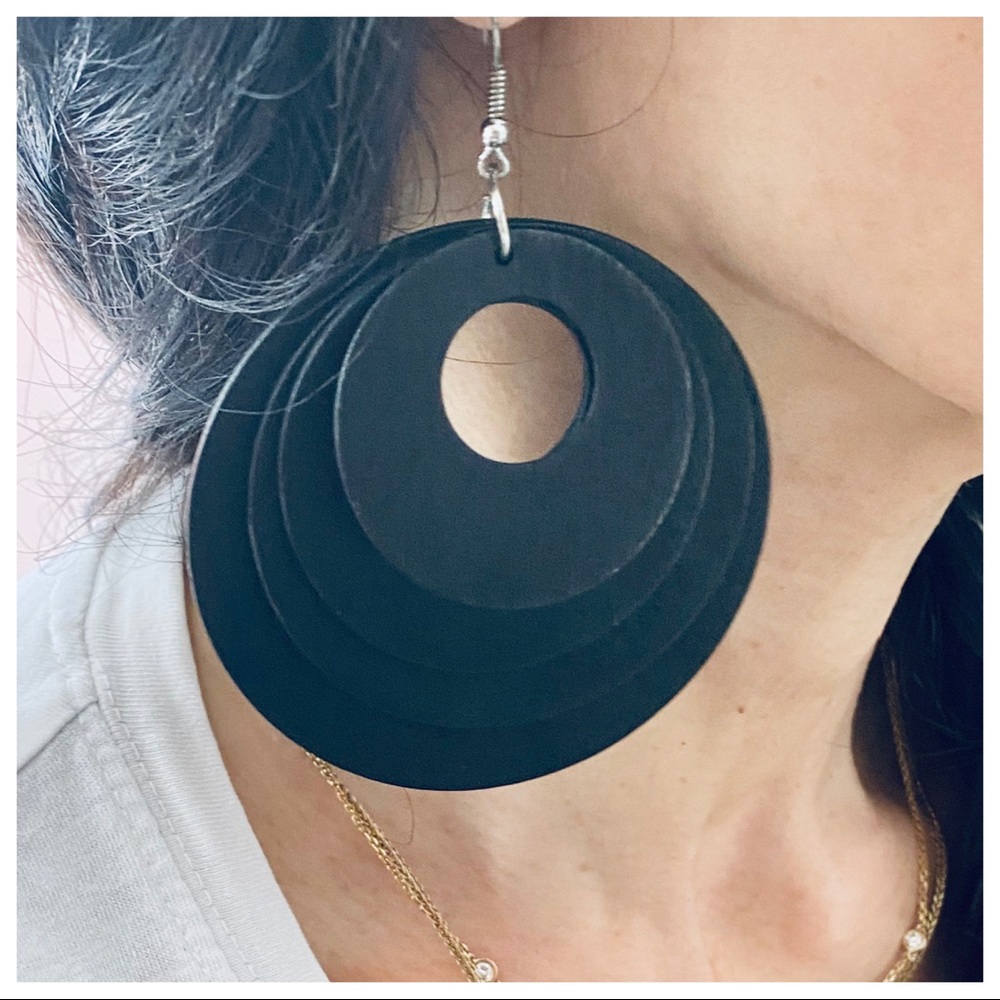 ✨RESTOCKED✨FAVORITE BOHO CHIC WOOD CIRCLE LAYERED FABULOUS EARRINGS - Picture 4 of 11